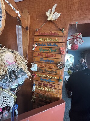 Reception - Maverick Motel and Glamp Ground (Raton)