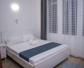 3 chambres, fer et planche à repasser, Wi-Fi, draps fournis