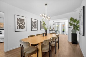 Dining - Med Center 8 min • Spa Lounge • 3 Ensuites • Gated 2 Car Parking (Houston)