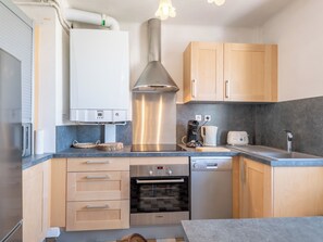 Fridge, microwave, oven, stovetop - IMPERIAL - Appartement confortable près du lac (Annecy)