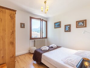 2 bedrooms, WiFi, bed sheets