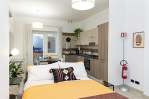 1 bedroom, iron/ironing board, WiFi, bed sheets - Gianicolo mansion with terrace, in the elegant neighborhood 5 minutes from Trastevere (Roma)