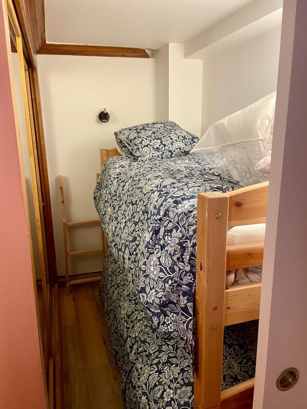1 bedroom, WiFi, bed sheets