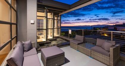 Stunning Panoramic Ocean Views Penthouse Hot Tub