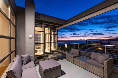 Stunning Panoramic Ocean Views Penthouse