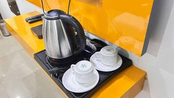 Desayuno continental diario (INR 250 por persona)