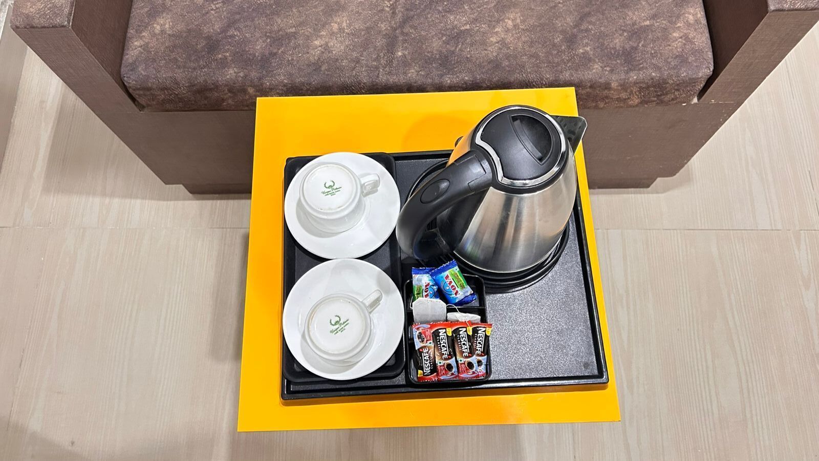 Decoración personalizada, muebles diferentes y escritorio 