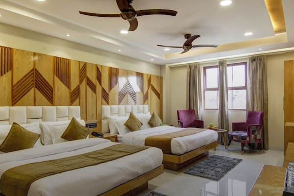 Family Twin Room | Individually decorated, individually furnished, desk, laptop workspace