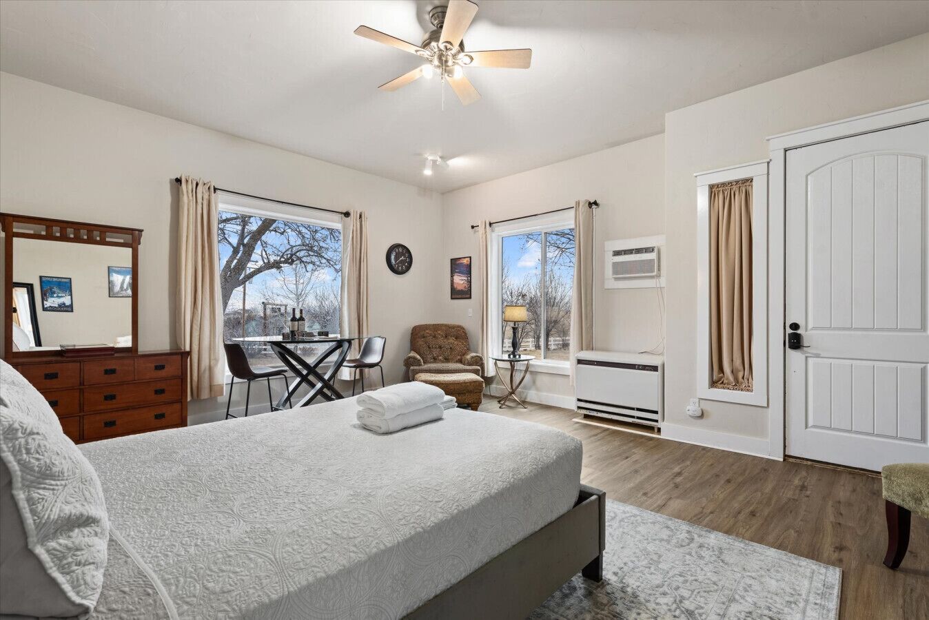 旅行婴儿床、免费 WiFi、床单