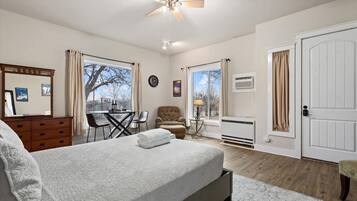 旅行婴儿床、免费 WiFi、床单