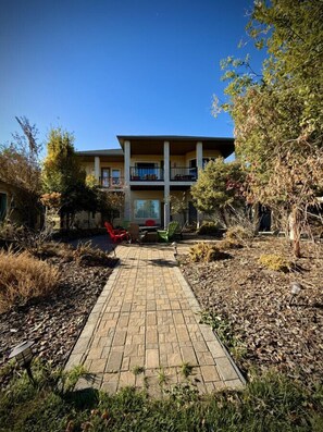 Exterior - Scenic Views Casita 1 - Cozy Studio for 2, Local Golfing 50% Off! (Baker City)