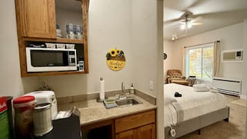 1 Schlafzimmer, Reisekinderbett, kostenloses WLAN, Bettwäsche