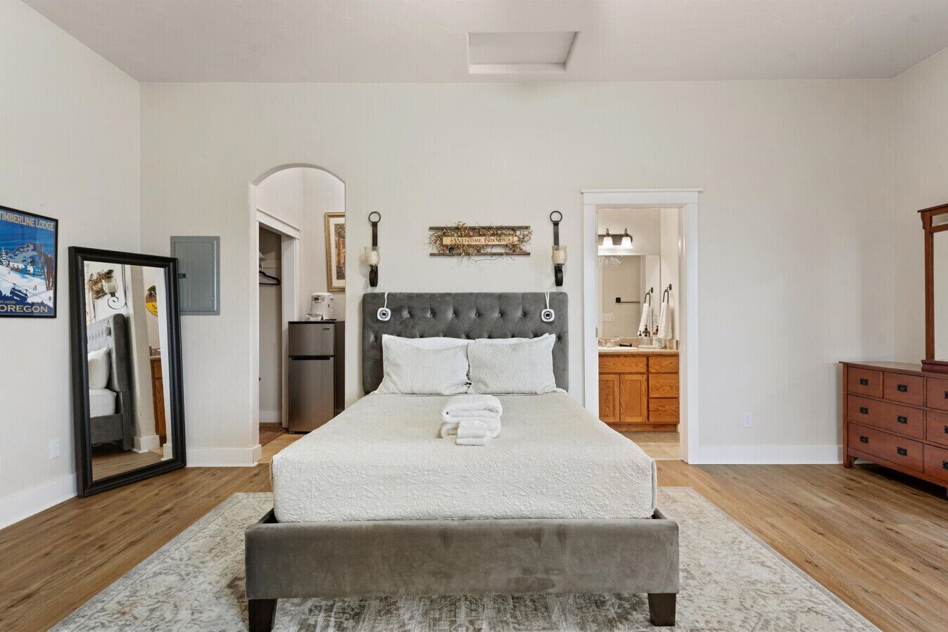 Travel crib, free WiFi, bed sheets