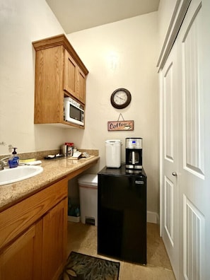 Microwave, coffee/tea maker, cookware/dishes/utensils