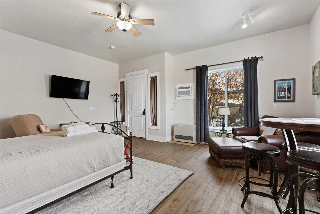1 bedroom, travel crib, free WiFi, bed sheets
