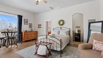 旅行婴儿床、免费 WiFi、床单