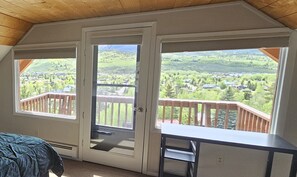 3 室のベッドルーム、アイロン / アイロン台、WiFi、ベッドシーツ