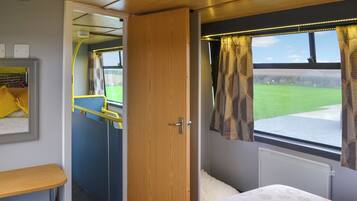 2 bedrooms, bed sheets