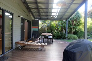 Outdoor dining - Seashell Oasis at Cape Woolamai (Cape Woolamai)