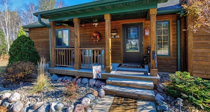 Cabin in Lakewood right on Snowmobile Trails!