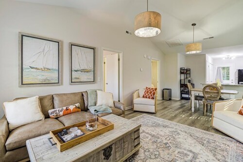 2BR/2BA Cottage centrally located in Midtown