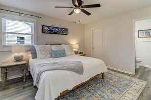 2 bedrooms, iron/ironing board, travel crib, free WiFi - 2BR/2BA Cottage centrally located in Midtown (Wilmington)