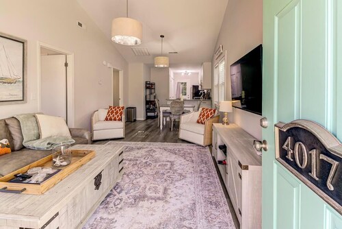 2BR/2BA Cottage centrally located in Midtown