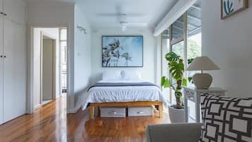 1 habitación, tabla de planchar con plancha, cuna de viaje y wifi