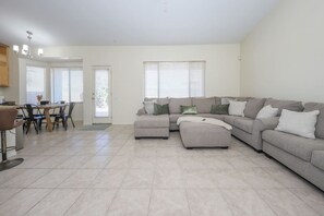 Smart TV, fireplace, stereo