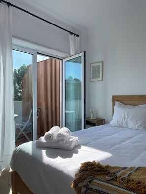 Estudio Premium, balcón, vistas a la montaña | Edredones de plumas, sistema de insonorización, wifi gratis