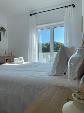 Estudio Premium, balcón, vistas a la montaña | Edredones de plumas, sistema de insonorización, wifi gratis