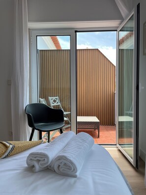 Studio suite, 1 queensize bed, en-suite badkamer, uitzicht op bergen | Donsdekens, geluiddichte muren, gratis wifi