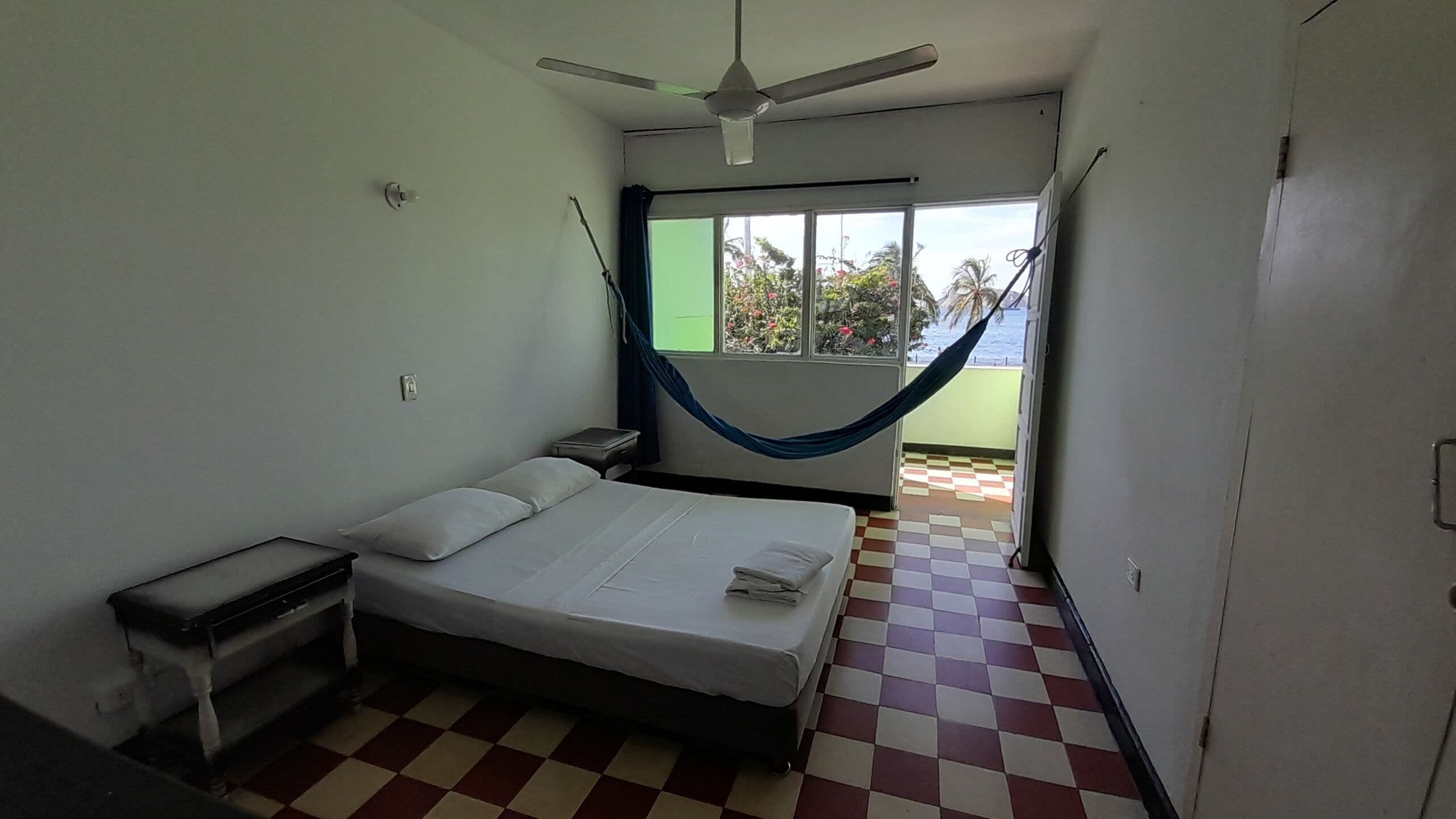 Quarto casal standard, 1 cama de casal, sacada, vista para o mar (#207) | Wi-Fi de cortesia, roupa de cama