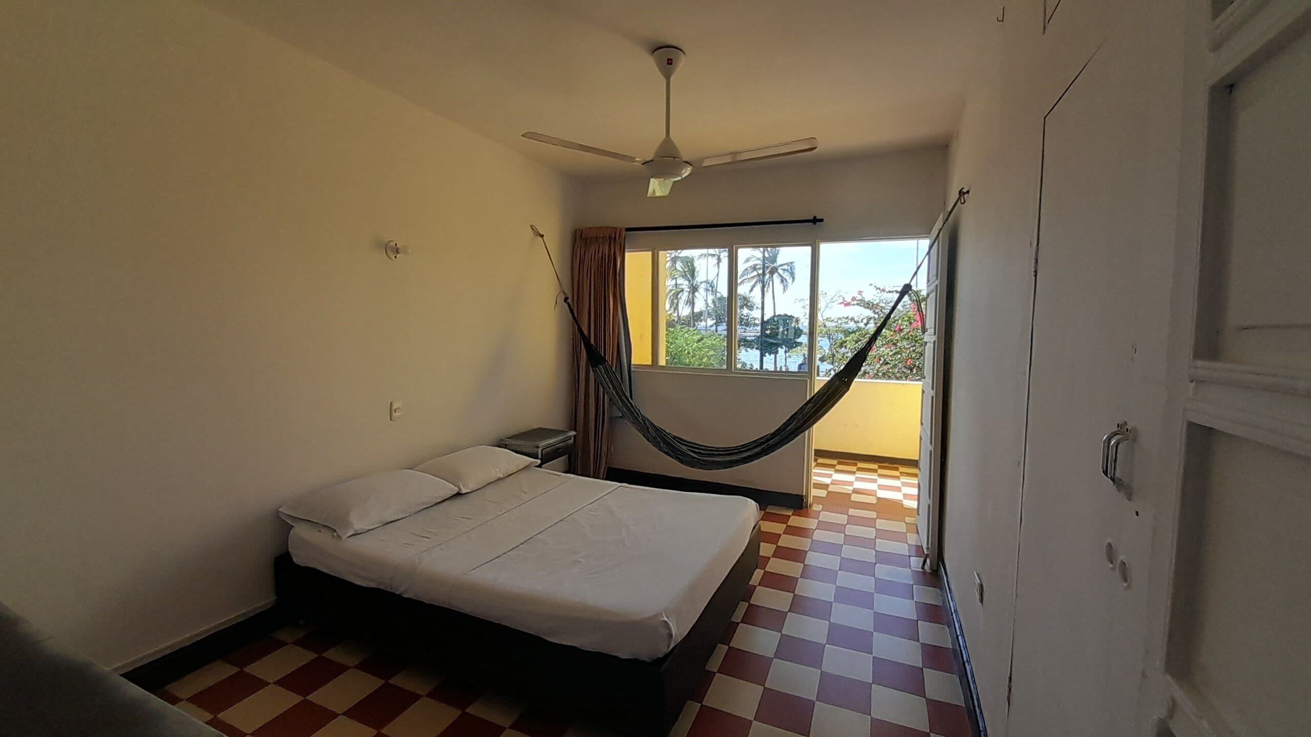 Quarto casal standard, 1 cama de casal, sacada, vista para o mar (#205) | Wi-Fi de cortesia, roupa de cama