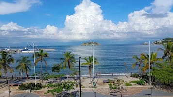 Chambre Double Standard, 1 lit double, balcon, vue mer (#304) | Wi-Fi gratuit, draps fournis