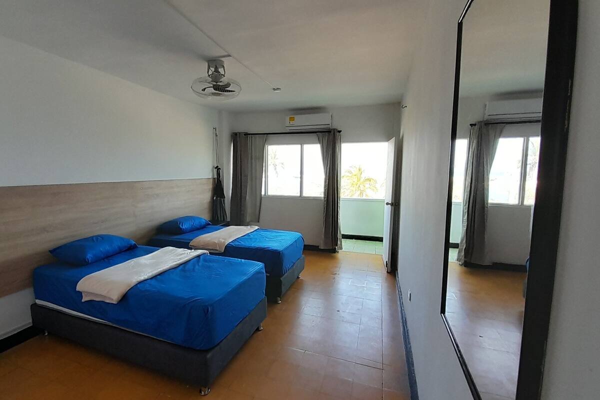 Quarto casal standard, 1 cama de casal, sacada, vista para o mar (#307) | Wi-Fi de cortesia, roupa de cama