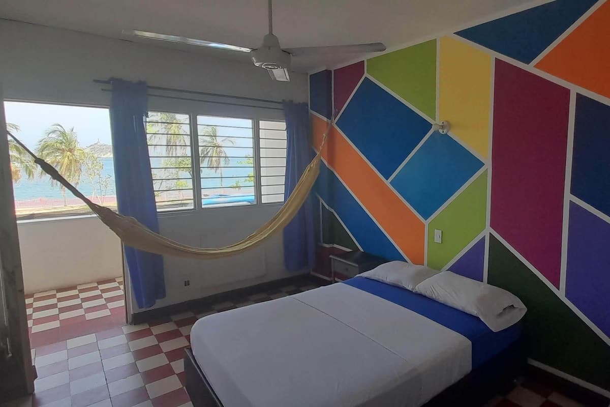 Standaard tweepersoonskamer, 1 tweepersoonsbed, balkon, uitzicht op zee (#204) | Gratis wifi, beddengoed