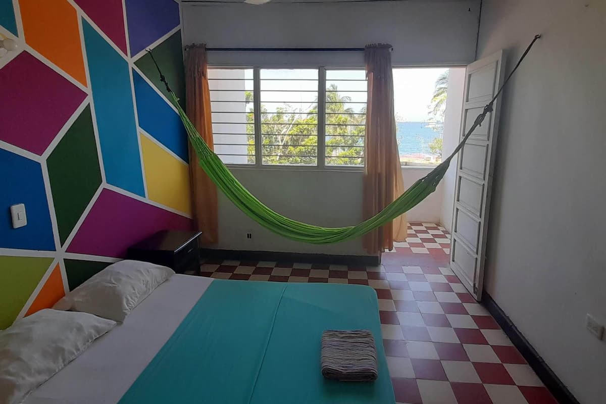 Standaard tweepersoonskamer, 1 tweepersoonsbed, balkon, uitzicht op zee (#205) | Gratis wifi, beddengoed