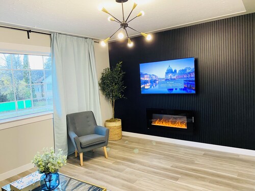 Modern Cozy Retreat Close to Downtown