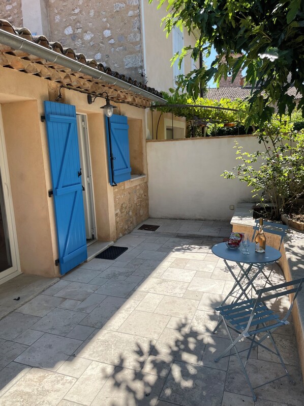 Outdoor dining - Village house with garden near the Gorges du Verdon (Régusse)