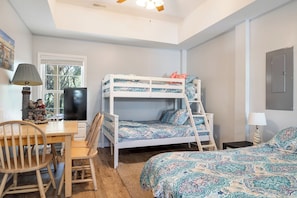 5 bedrooms, iron/ironing board, WiFi - Five Oaks - 5 BR, 5.5 BA, Oceanview House southern Emerald Isle! (Emerald Isle)