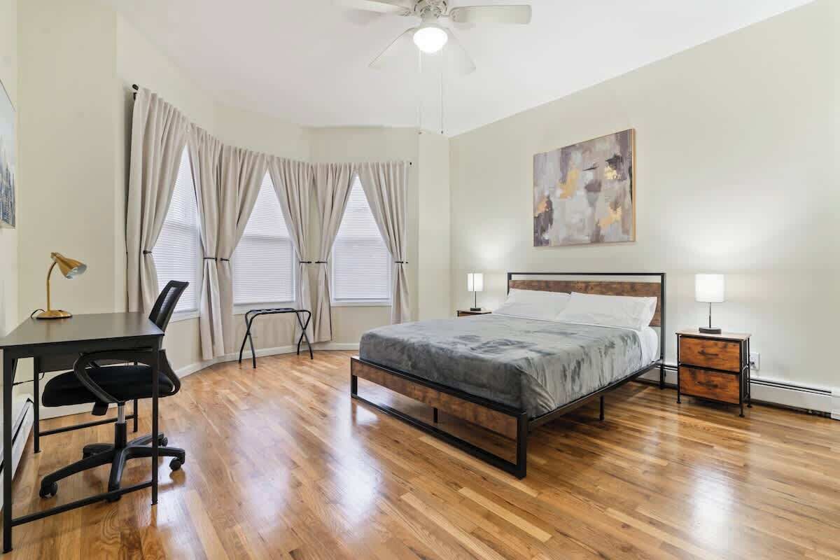 2 quartos, ferros/tábuas de passar roupa, Wi-Fi, roupa de cama