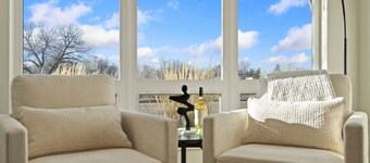 Mountain View Home w/ King Beds & Rooftop Deck
