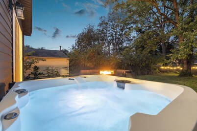 The Luxe/Hot Tub/10 Min Keenland/12 Min Downtown/Fenced In Yard/ Pet Friendly