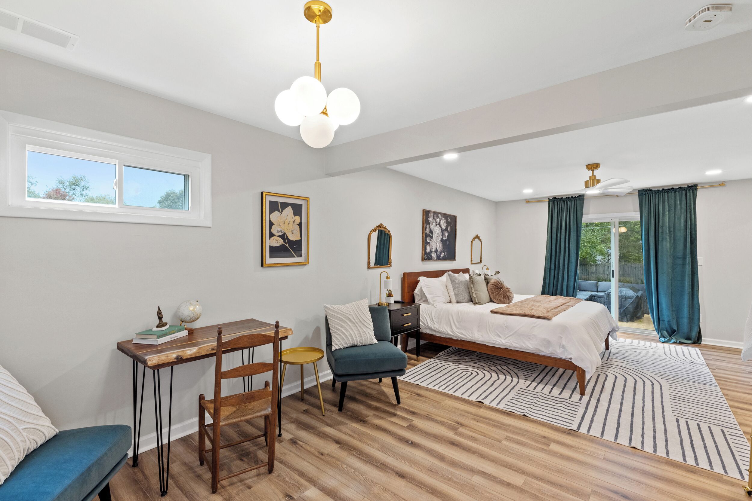 3 間睡房、書桌、熨斗/熨衫板、可攜式嬰兒床