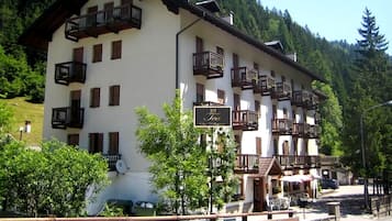 Esterni