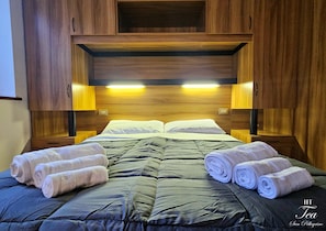Escritorio, insonorización, wifi gratis y ropa de cama