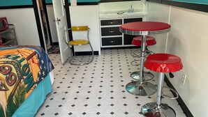 A small kitchen with a sink, a chair, and a table. - Cozy cabin in soothing Thackerville with AC, WiFi 1 mile and 1/4 from WINN STAR. (Thackerville)