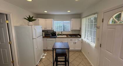 Charming 1-bed 1 bath house in fantastic San Jose Location - Close to everything
