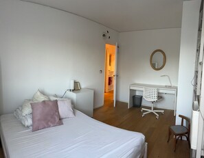 3 bedrooms, iron/ironing board, travel crib, free WiFi - Large, quiet apartment close to the town center, ideal for families (Montpellier)